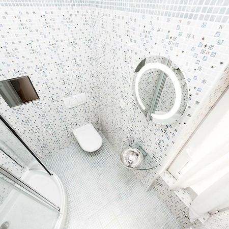 Romantic Studio With Jacuzzi Praha Bagian luar foto