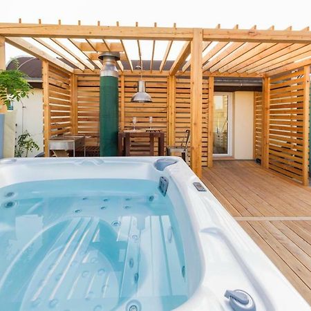 Romantic Studio With Jacuzzi Praha Bagian luar foto