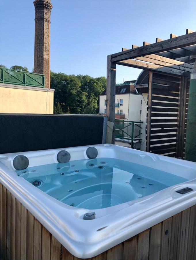 Romantic Studio With Jacuzzi Praha Bagian luar foto