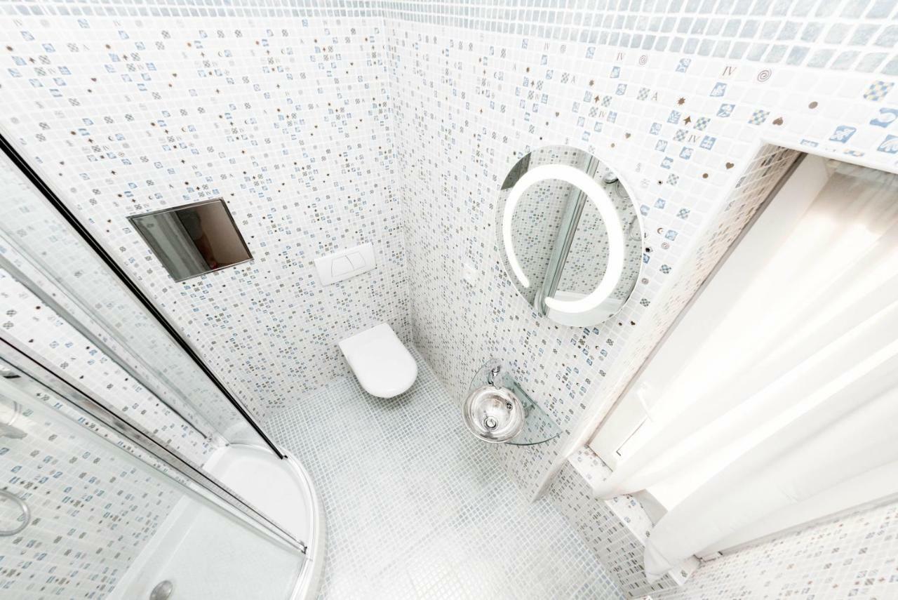 Romantic Studio With Jacuzzi Praha Bagian luar foto